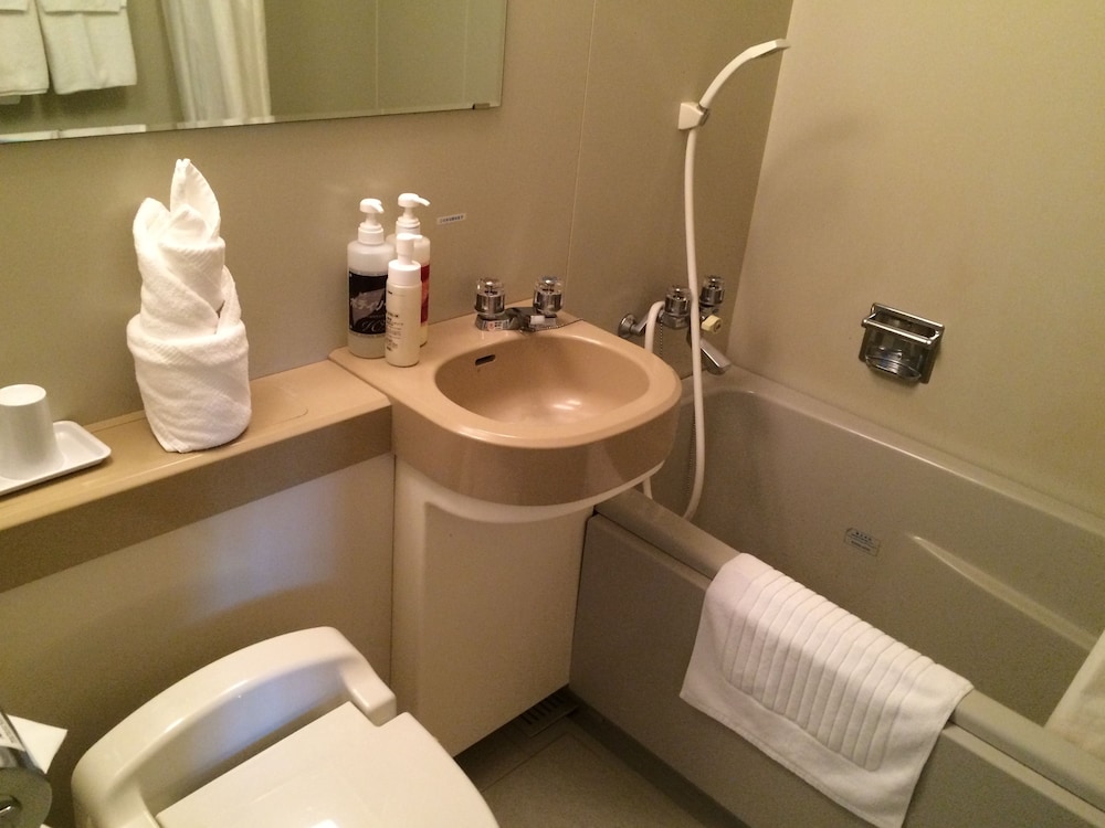 ベーシック ツインルーム 喫煙可 バスルーム0 | ホテルクラウンヒルズ高岡