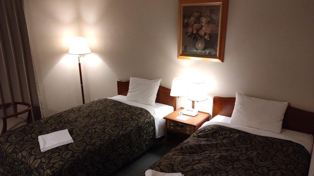 ベーシック ツインルーム 喫煙可 客室2 | ホテルクラウンヒルズ武生