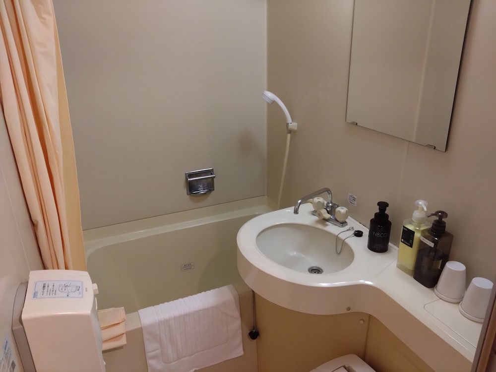 ベーシック ツインルーム 禁煙 バスルーム1 | ホテルクラウンヒルズ武生