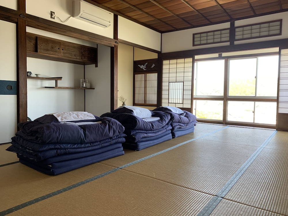 2階12畳貸切 禁煙 客室1 | 尾道ゲストハウス みはらし亭