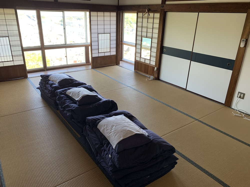 2階12畳貸切 禁煙 客室3 | 尾道ゲストハウス みはらし亭