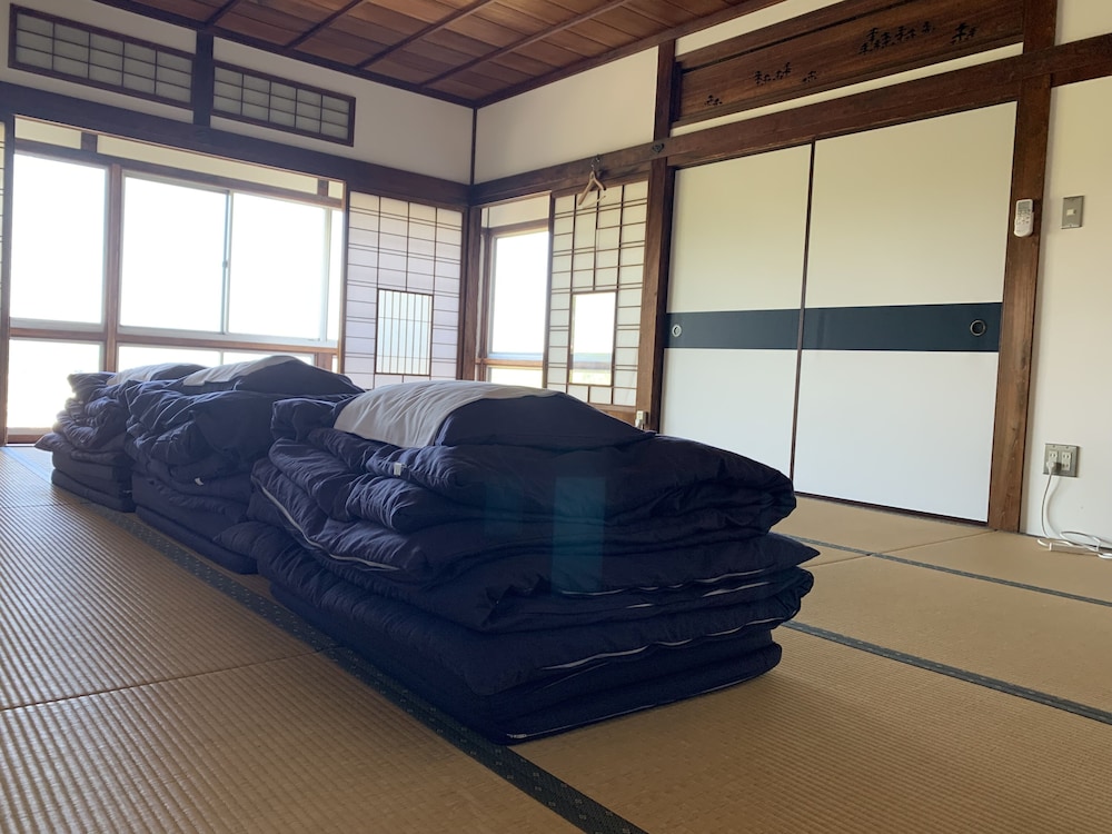 2階12畳貸切 禁煙 客室5 | 尾道ゲストハウス みはらし亭