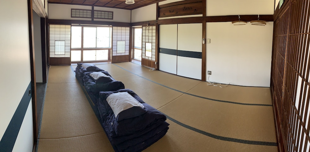 2階12畳貸切 禁煙 客室2 | 尾道ゲストハウス みはらし亭