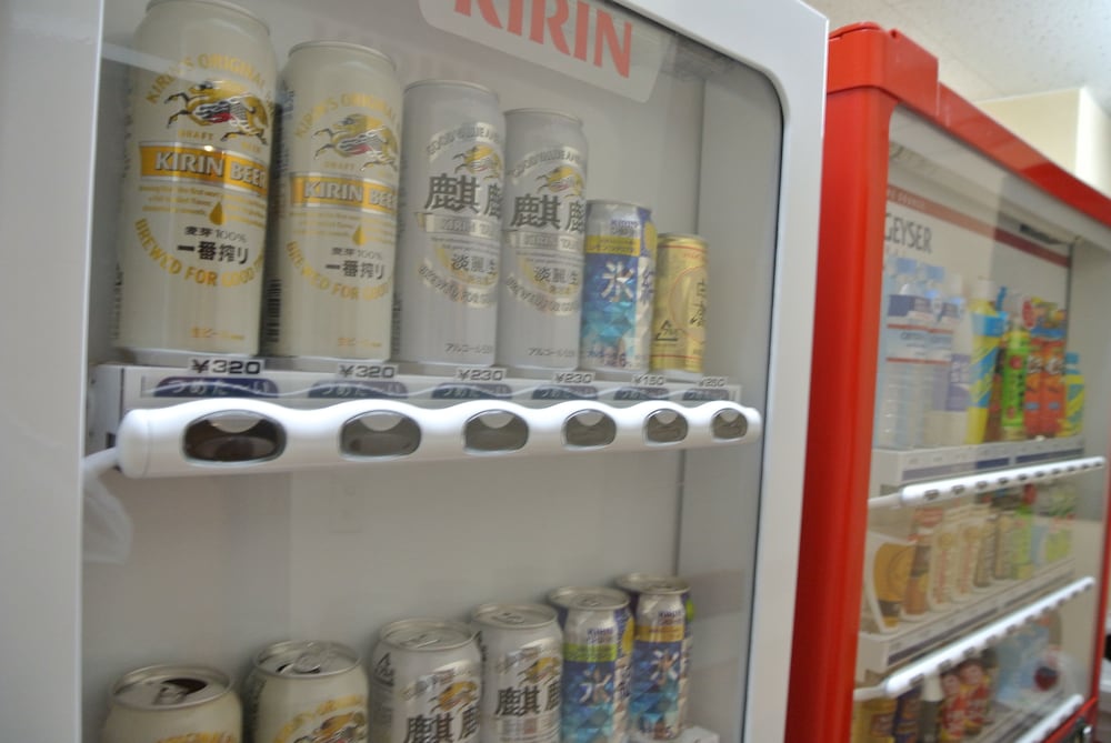 自動販売機1 | 掛川ビジネスホテル駅南イン 自動販売機1 | 掛川ビジネスホテル駅南イン