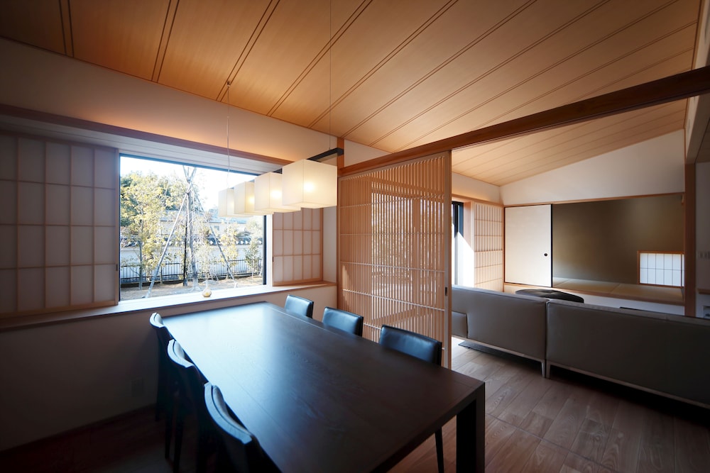 閑雲庵 客室内のダイニングエリア0 | 町家 葵 KYOTO STAY 葵ホテル 南禅寺別邸
