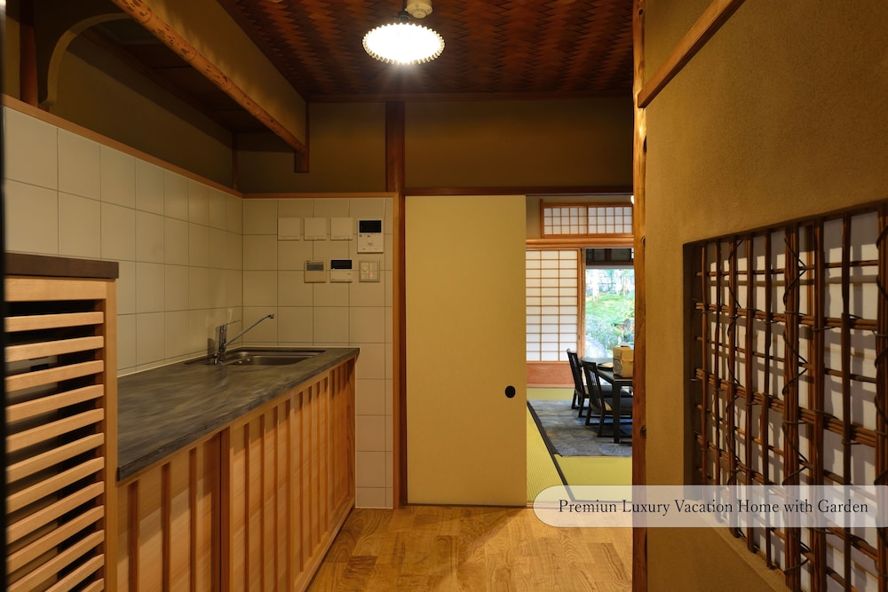 看月亭 専用キッチン0 | 町家 葵 KYOTO STAY 葵ホテル 南禅寺別邸