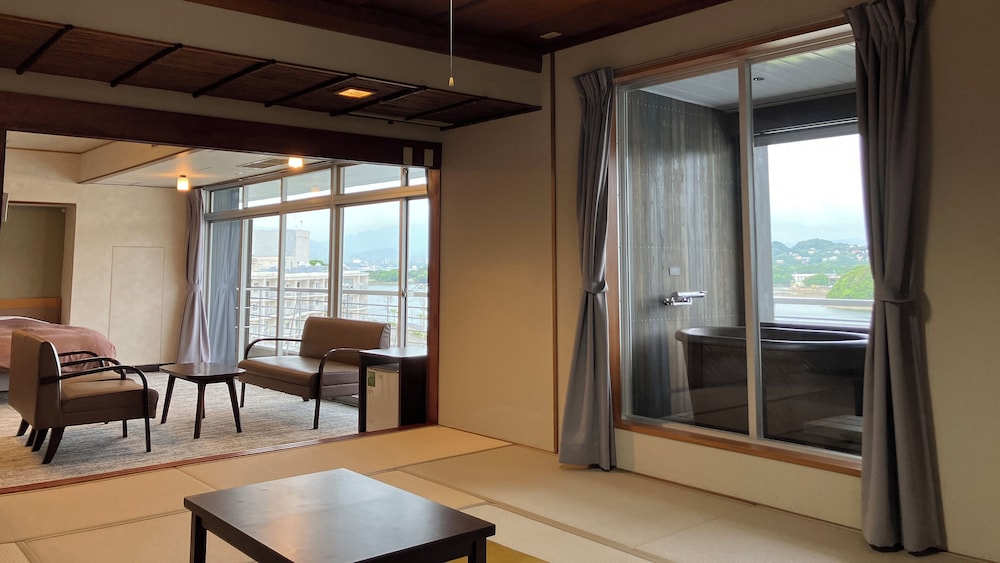 Superior Twin Room with Japanese-Western Style and Indoor Bath, Non-Smoking 客室1 | 大江戸温泉物語Premium 白浜彩朝楽