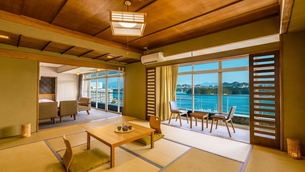 [禁煙] スーペリア和洋室ツイン 内風呂あり 客室1 | 大江戸温泉物語Premium 白浜彩朝楽