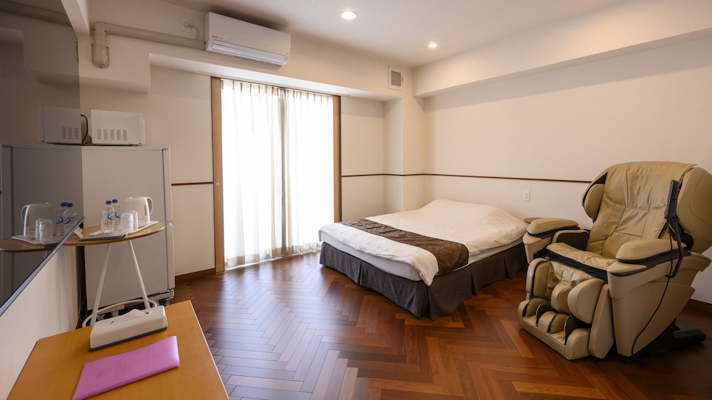 シアターダブルルーム (サウナ、マッサージチェア付)(禁煙) 客室13 | ホテルサンセットテラス