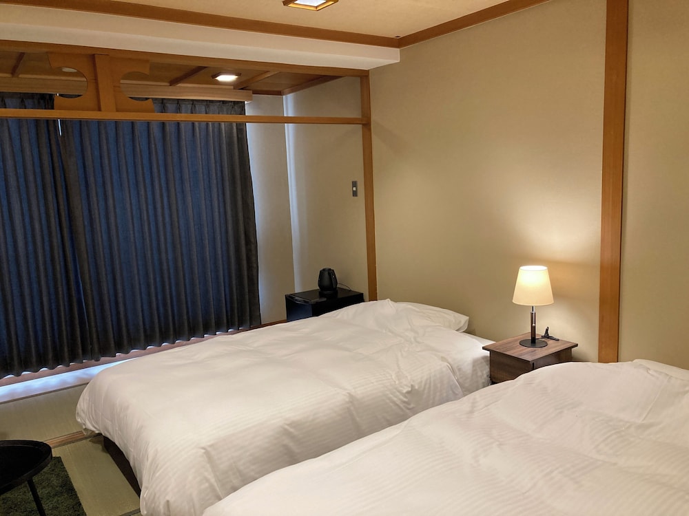 [10畳ツインベッド] バス付 2名定員 禁煙 | 武雄温泉・大正浪漫の宿 京都屋