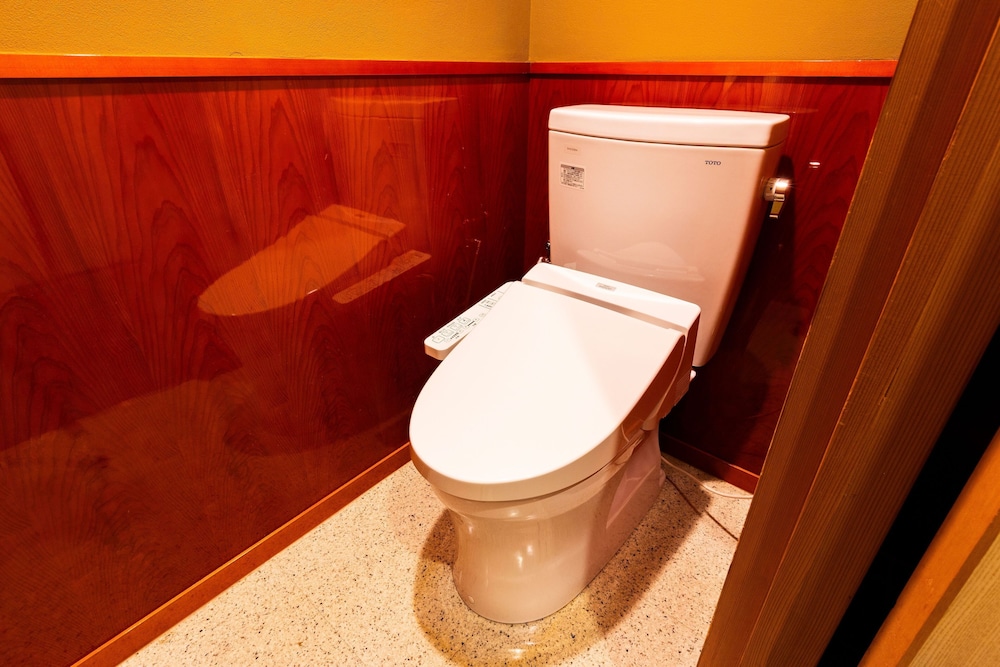 [6畳ダブルベッド] バスなし＿2名定員 禁煙 客室4 | 武雄温泉・大正浪漫の宿 京都屋