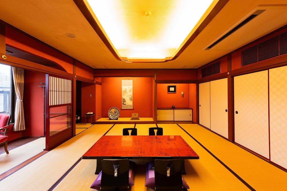 [和室二間続き15畳+6畳] バスなし＿4名定員 禁煙 客室2 | 武雄温泉・大正浪漫の宿 京都屋