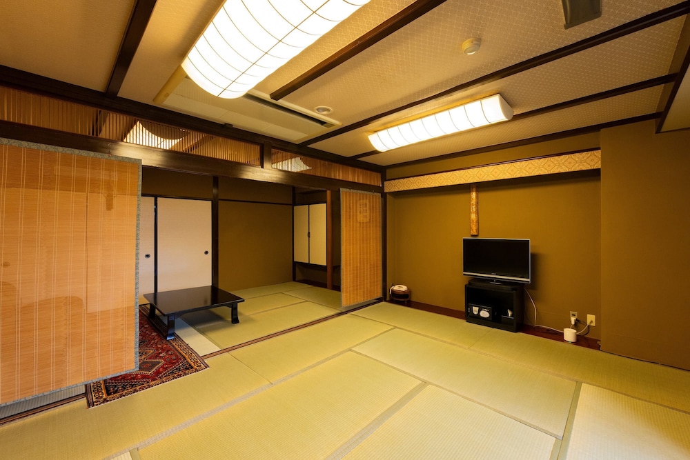 [和室二間続き10畳+8畳] バス付＿6名定員 禁煙 客室2 | 武雄温泉・大正浪漫の宿 京都屋