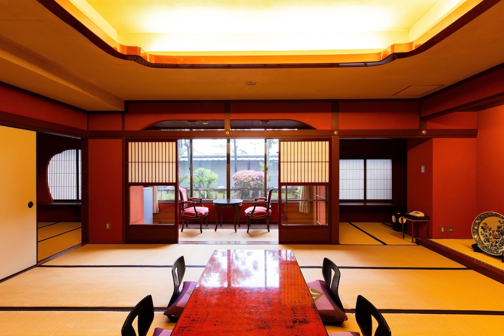 [和室二間続き15畳+6畳] バスなし＿4名定員 禁煙 客室3 | 武雄温泉・大正浪漫の宿 京都屋