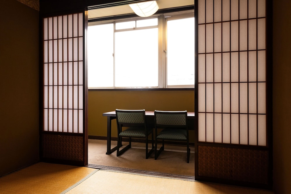 [8畳和室] バス付＿3名定員 禁煙 客室3 | 武雄温泉・大正浪漫の宿 京都屋