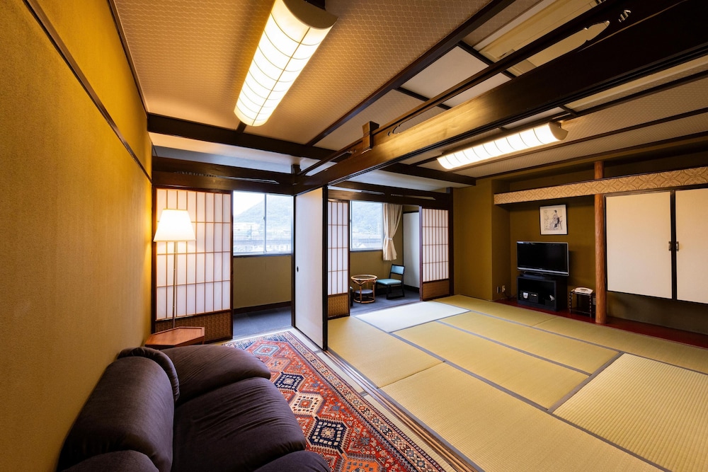 [和室二間続き8畳+4畳] バス付＿4名定員 禁煙 | 武雄温泉・大正浪漫の宿 京都屋