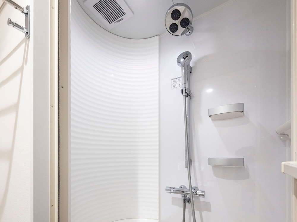 スーペリア ツインルーム 禁煙 バスルーム1 | WeBase 鎌倉