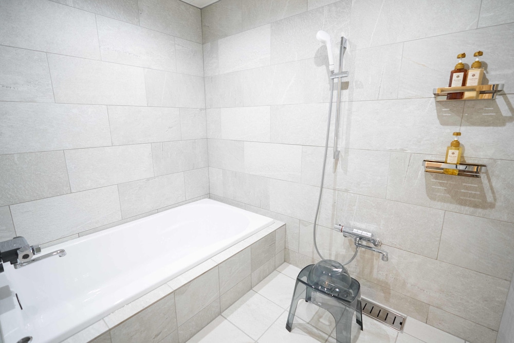 エグゼクティブ ツインルーム 禁煙 バスルーム0 | WeBase 鎌倉