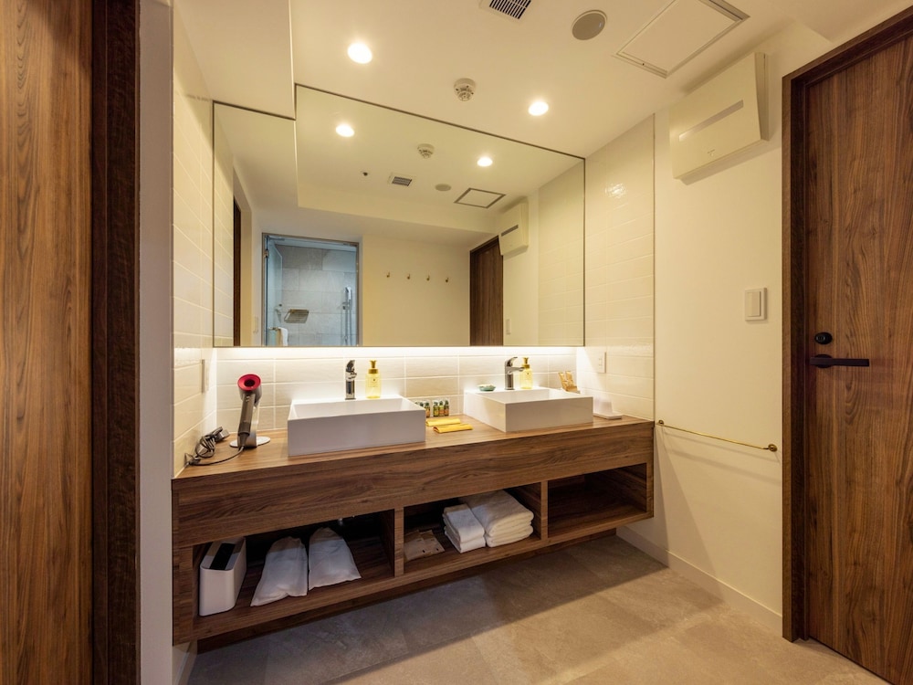 エグゼクティブ ツインルーム 禁煙 バスルーム3 | WeBase 鎌倉