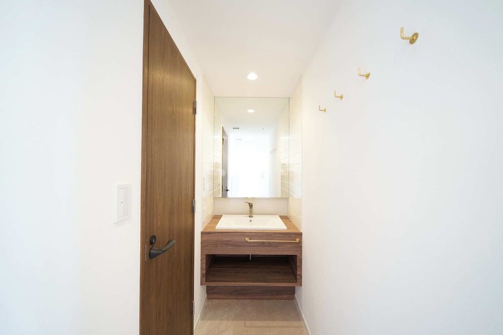 デラックスツインルームB 禁煙 バスルーム1 | WeBase 鎌倉