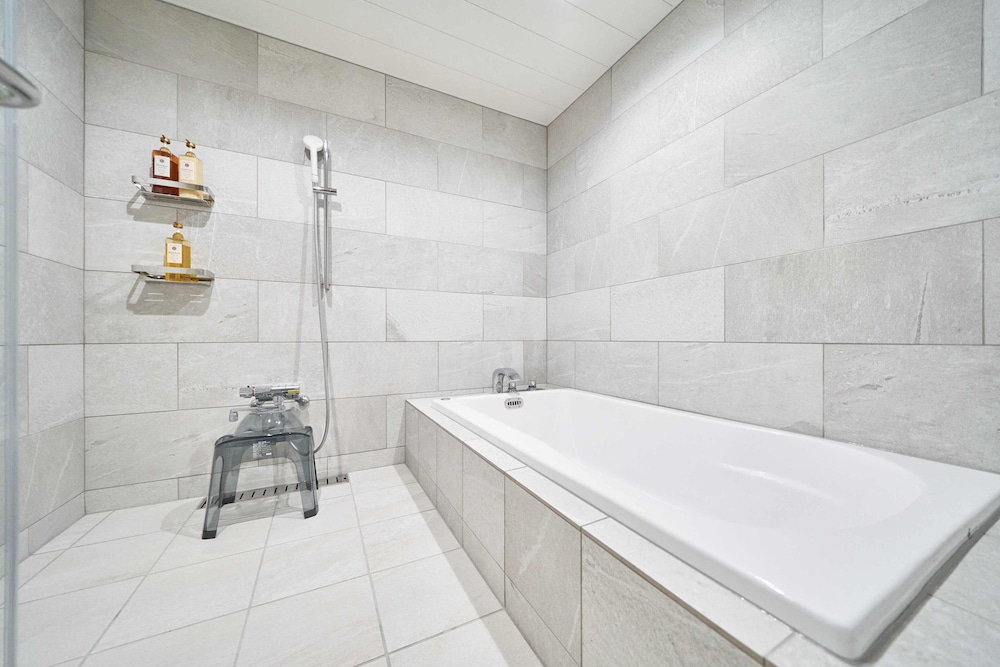 プレミアム ツインルーム 禁煙 バスルーム0 | WeBase 鎌倉