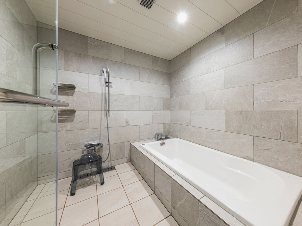 プレミアム ツインルーム 禁煙 バスルーム3 | WeBase 鎌倉