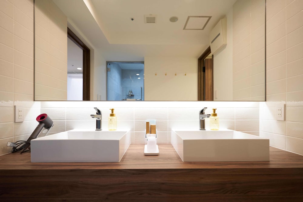 エグゼクティブ ツインルーム 禁煙 バスルーム1 | WeBase 鎌倉