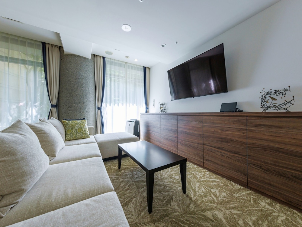 プレミアム ツインルーム 禁煙 リビング エリア0 | WeBase 鎌倉