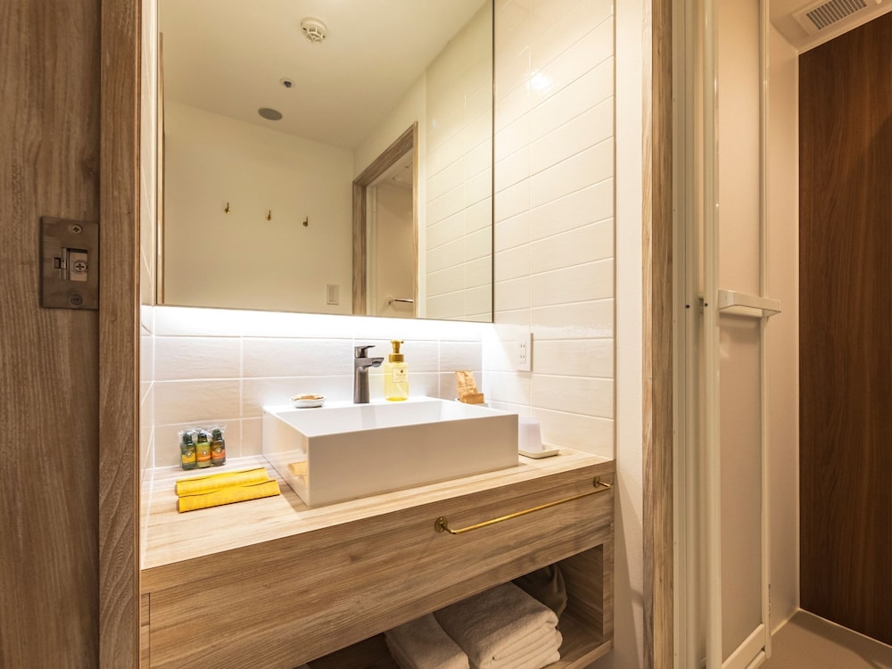 ツインルーム 禁煙 バスルーム3 | WeBase 鎌倉