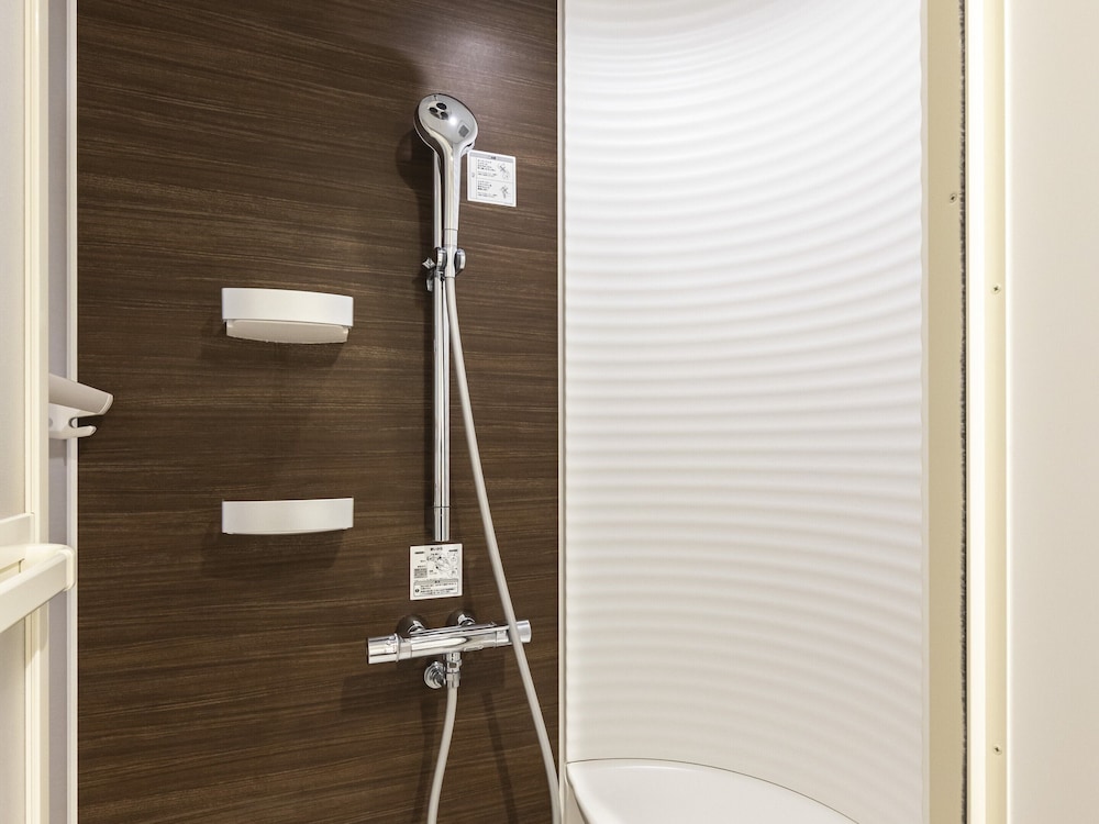 デラックスツインルームA 禁煙 バスルーム0 | WeBase 鎌倉