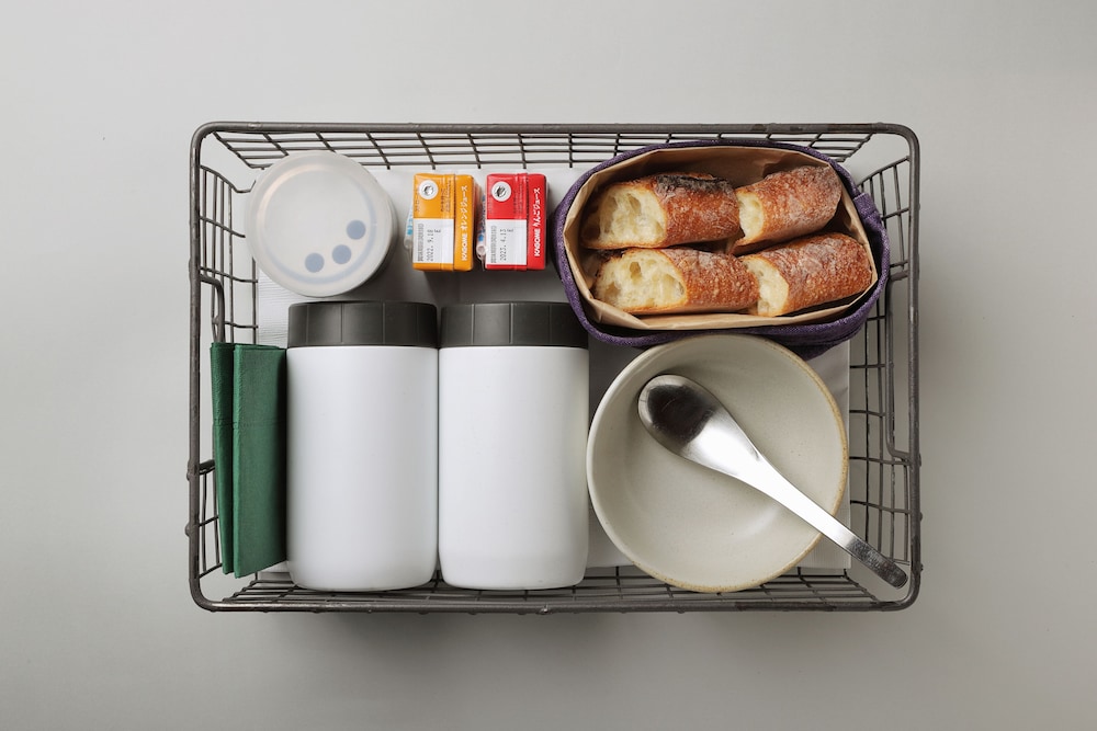 キングルーム 客室内のダイニングエリア0 | UNWIND HOTEL & BAR SAPPORO