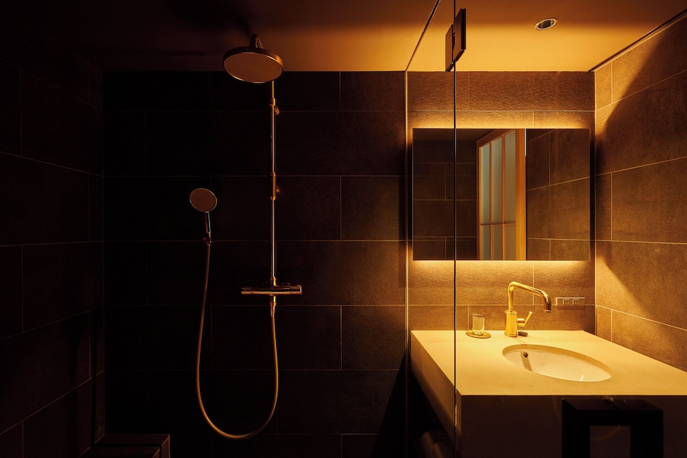 スイート バスルーム1 | 鴨半