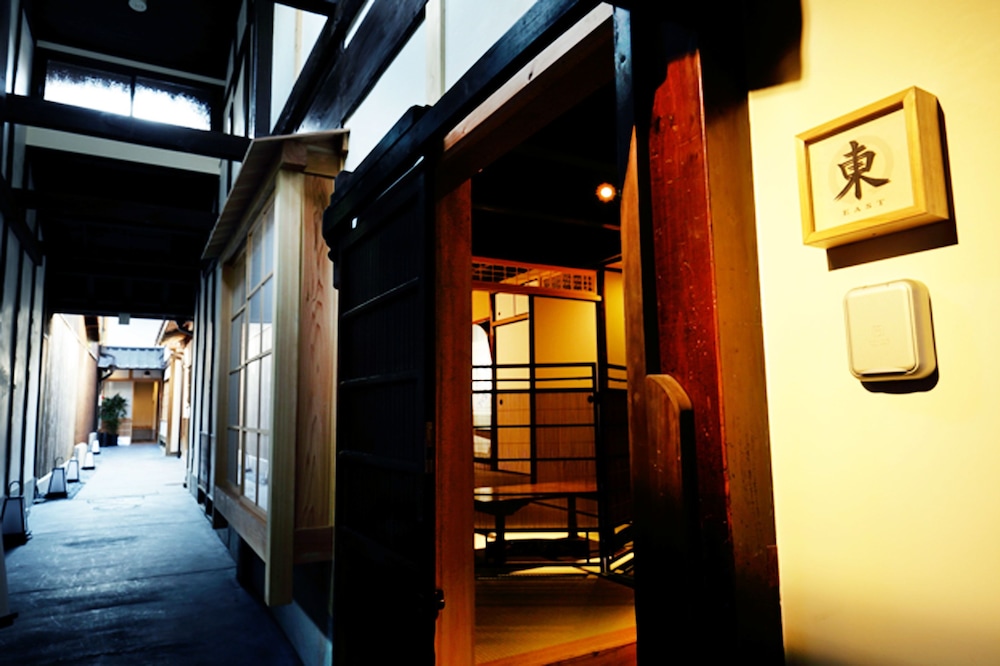 町屋一棟貸し(東館) リビング エリア1 | たわら庵