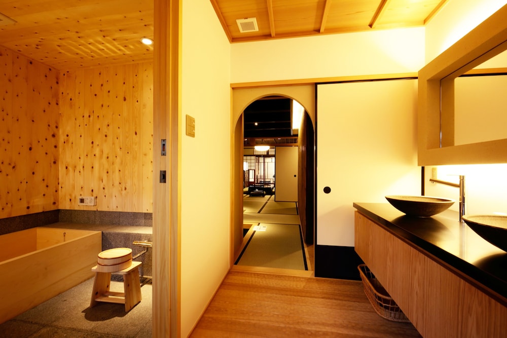 町屋一棟貸し(東館) バスルーム1 | たわら庵