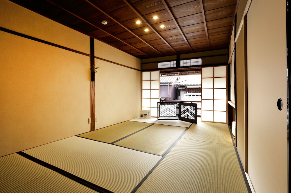 町屋一棟貸し(東館) リビング エリア0 | たわら庵