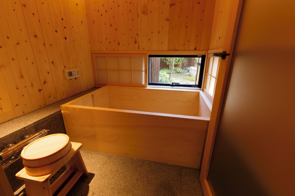 町家一棟貸し(西館) バスルーム0 | たわら庵