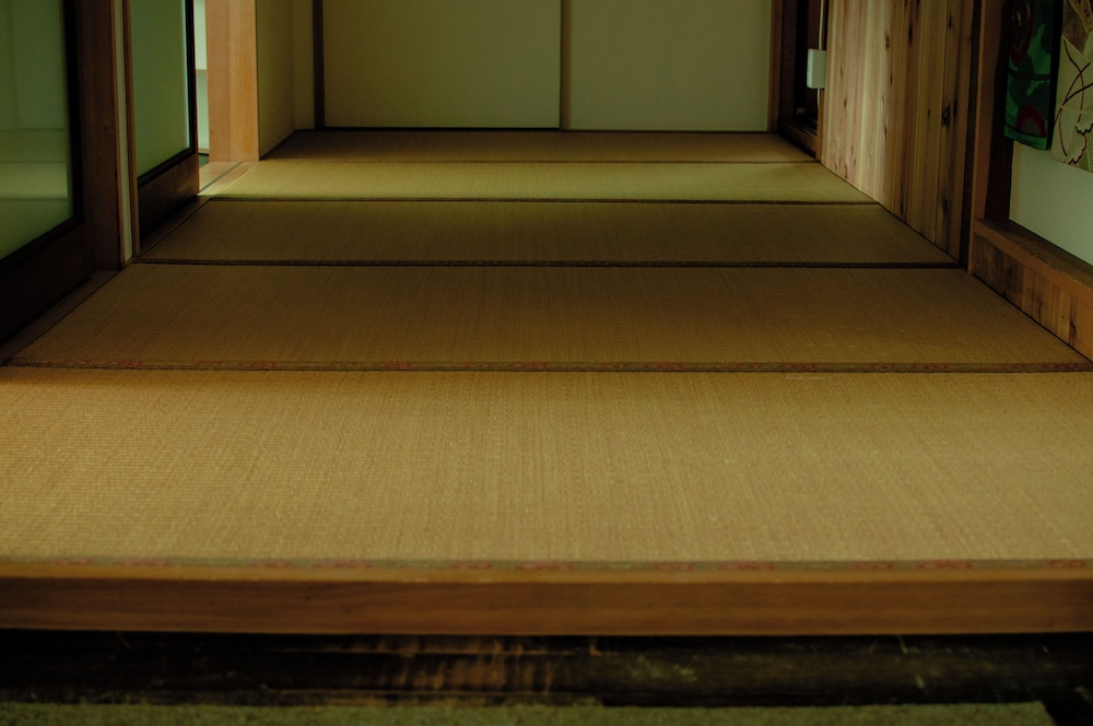 和室ツインベッド 禁煙 リビング エリア0 | ホステル マウントフジ福屋