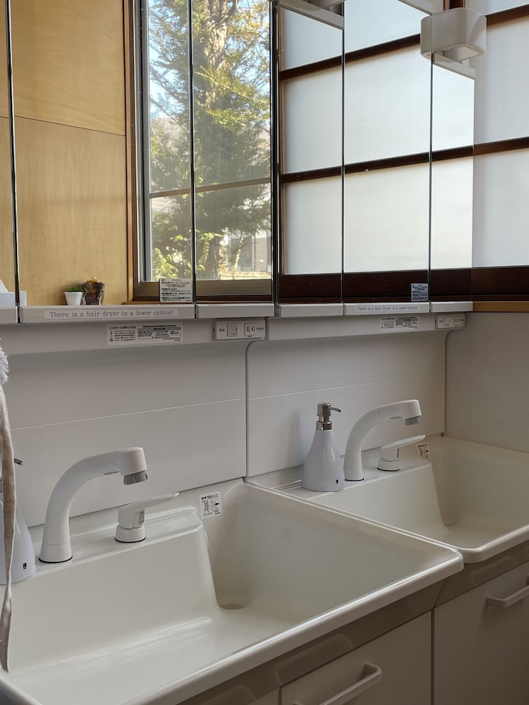 和室ツインベッド 禁煙 バスルーム1 | ホステル マウントフジ福屋