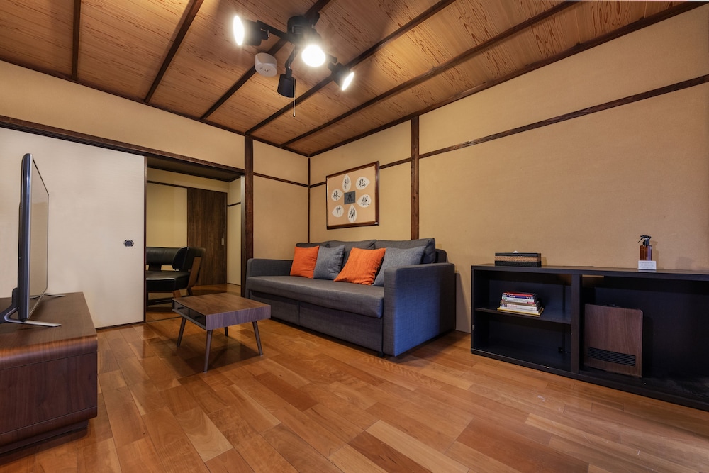 一棟貸し (Aki House) リビング エリア0 | Shiki Homes 秋