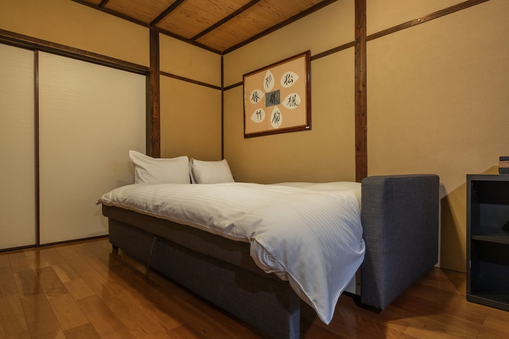 一棟貸し (Aki House) リビング エリア4 | Shiki Homes 秋
