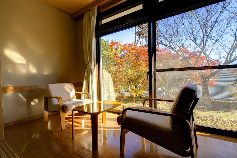 【本館】和室(10畳)禁煙 部屋からの景観0 | フォレストリゾート コニファーいわびつ