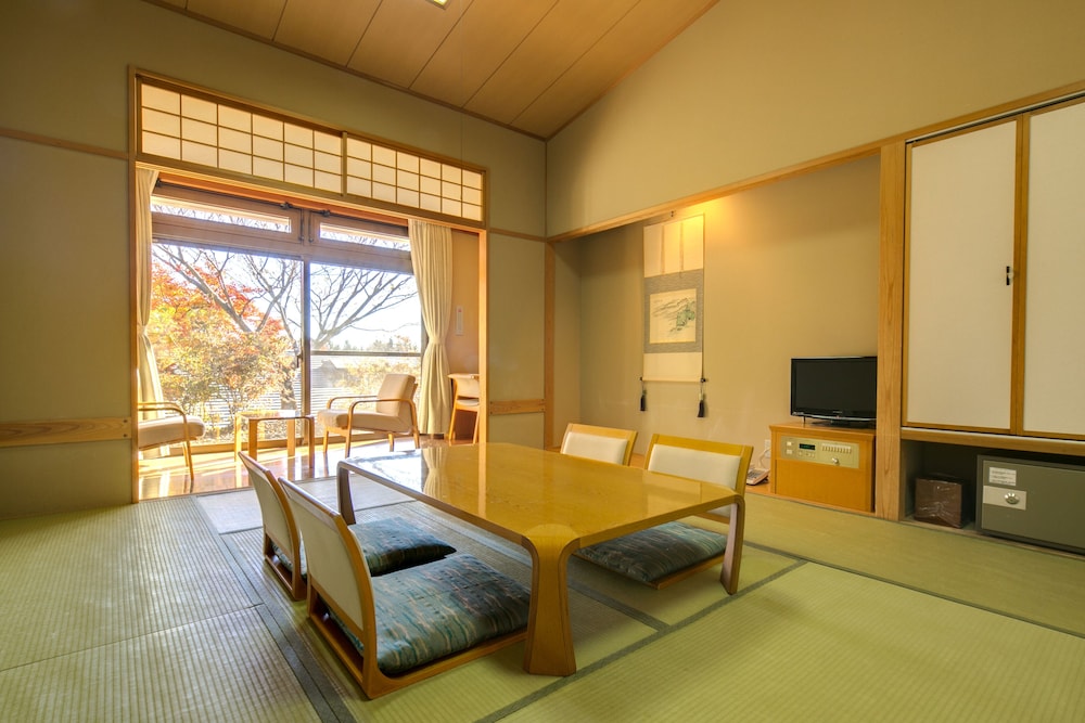【本館】和室(10畳)禁煙 | フォレストリゾート コニファーいわびつ