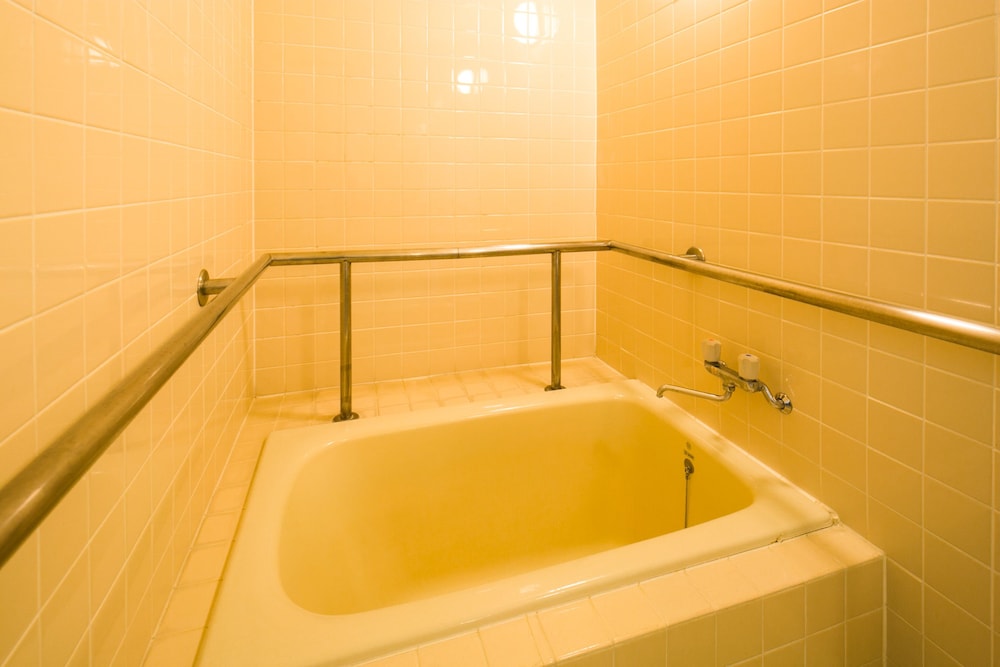 バリアフリー対応洋室ツイン　喫煙可 客室1 | フォレストリゾート ゆがわら 水の香里