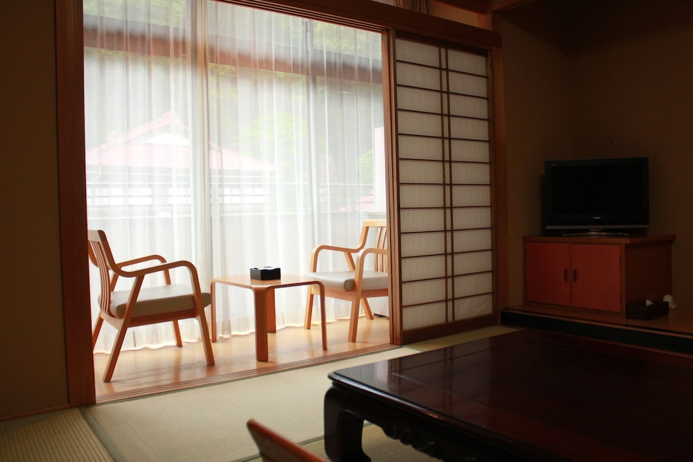 和室１０畳　喫煙可 客室2 | フォレストリゾート ゆがわら 水の香里