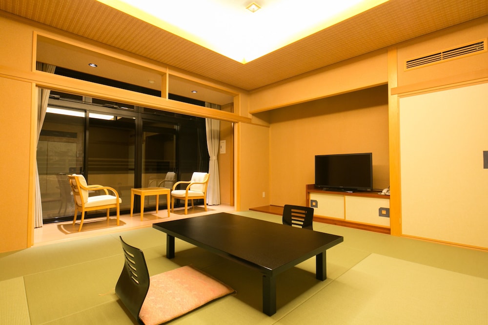 客室1 | フォレストリゾート ゆがわら 水の香里