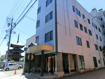 ホテル花