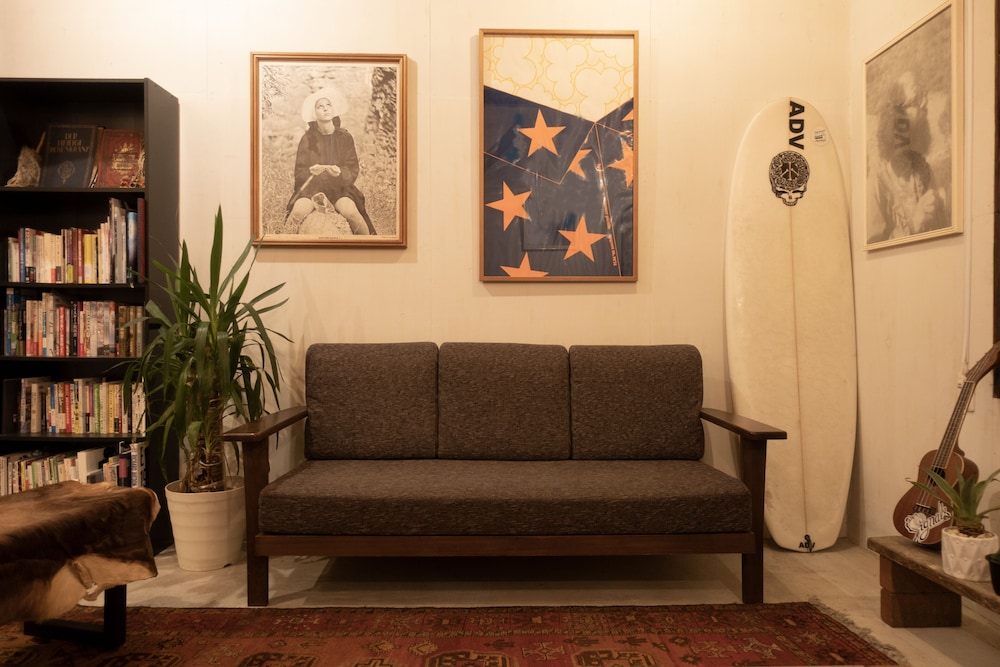 トラディショナル ツインルーム 2 ベッドルーム 1 階 リビングルーム0 | Traditional Apartment 高松ゲストハウス