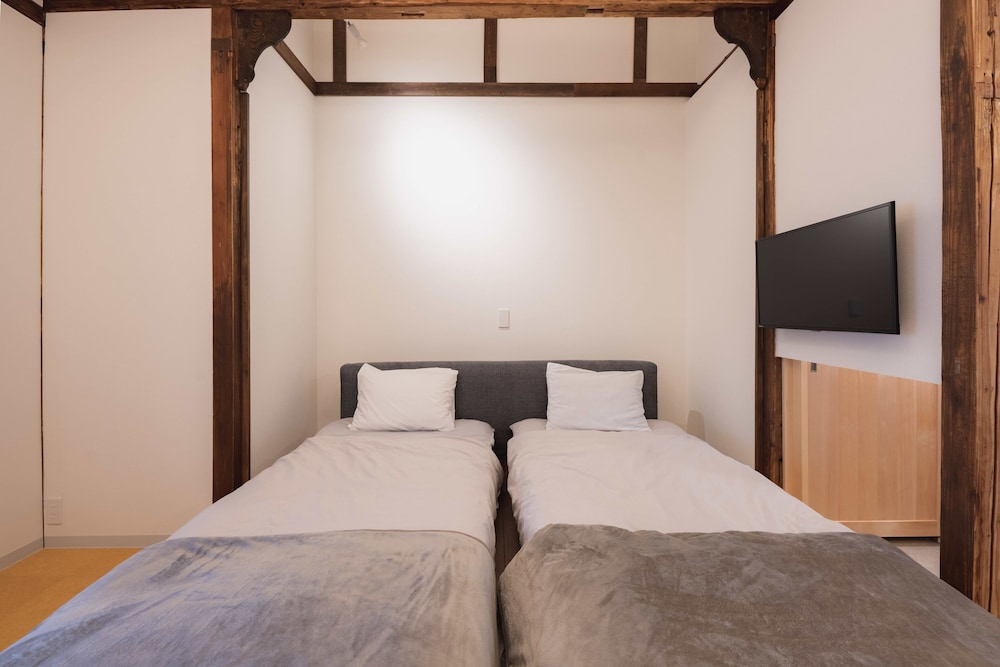 トラディショナル 3人部屋 洋室 客室1 | Traditional Apartment 高松ゲストハウス