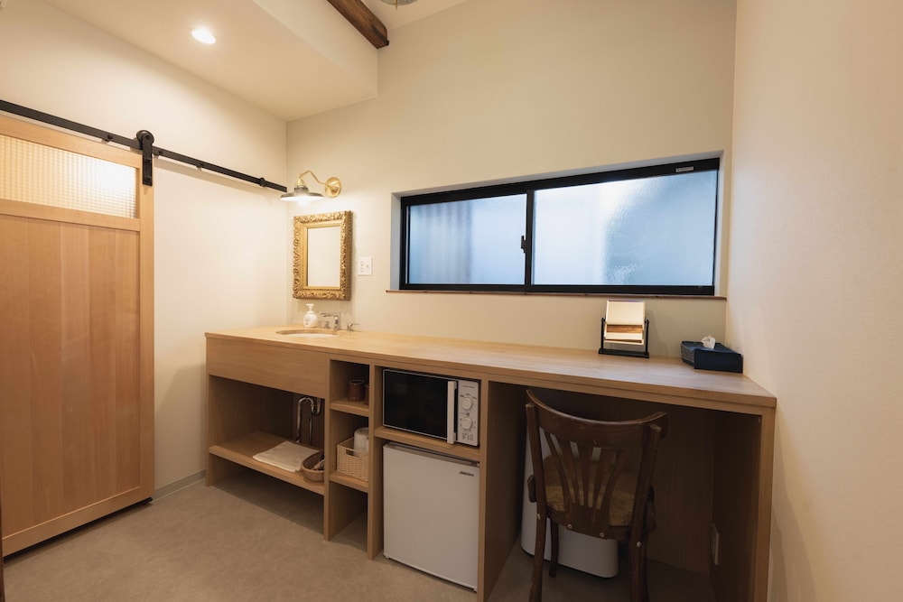 トラディショナル 3人部屋 洋室 客室2 | Traditional Apartment 高松ゲストハウス