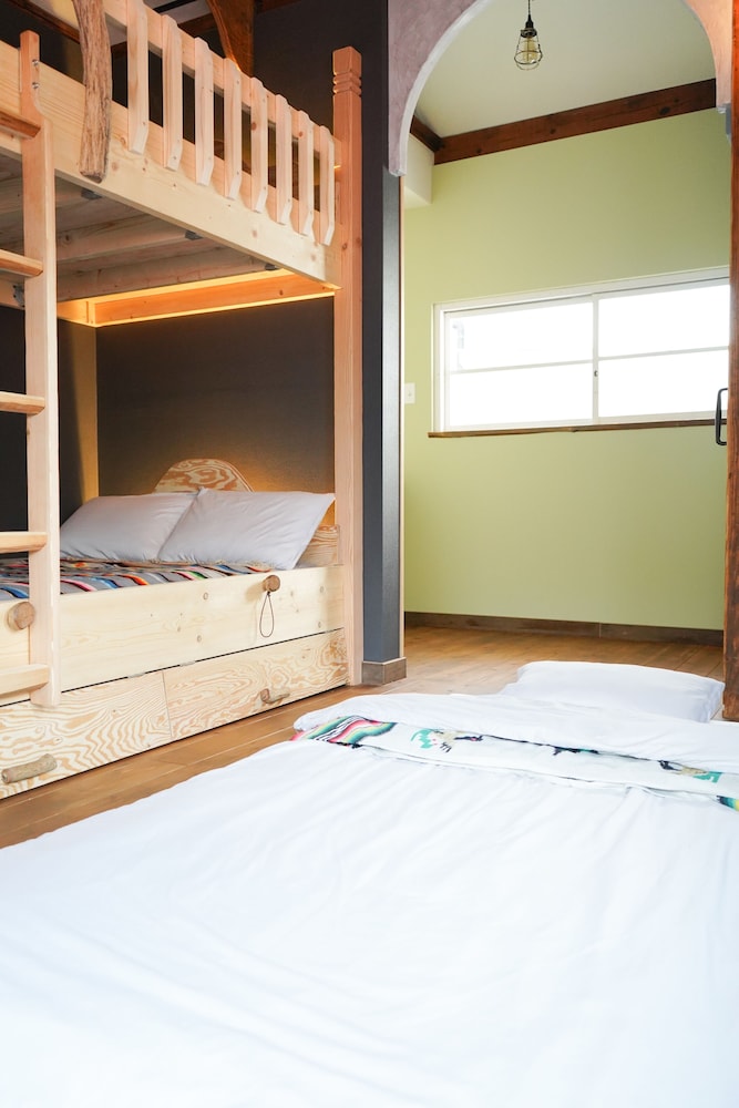 トラディショナル デラックスルーム エキストラベッド0 | Traditional Apartment 高松ゲストハウス